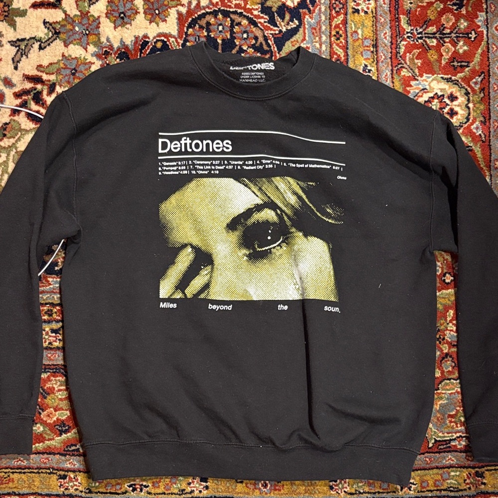 deftness crewneck size XL